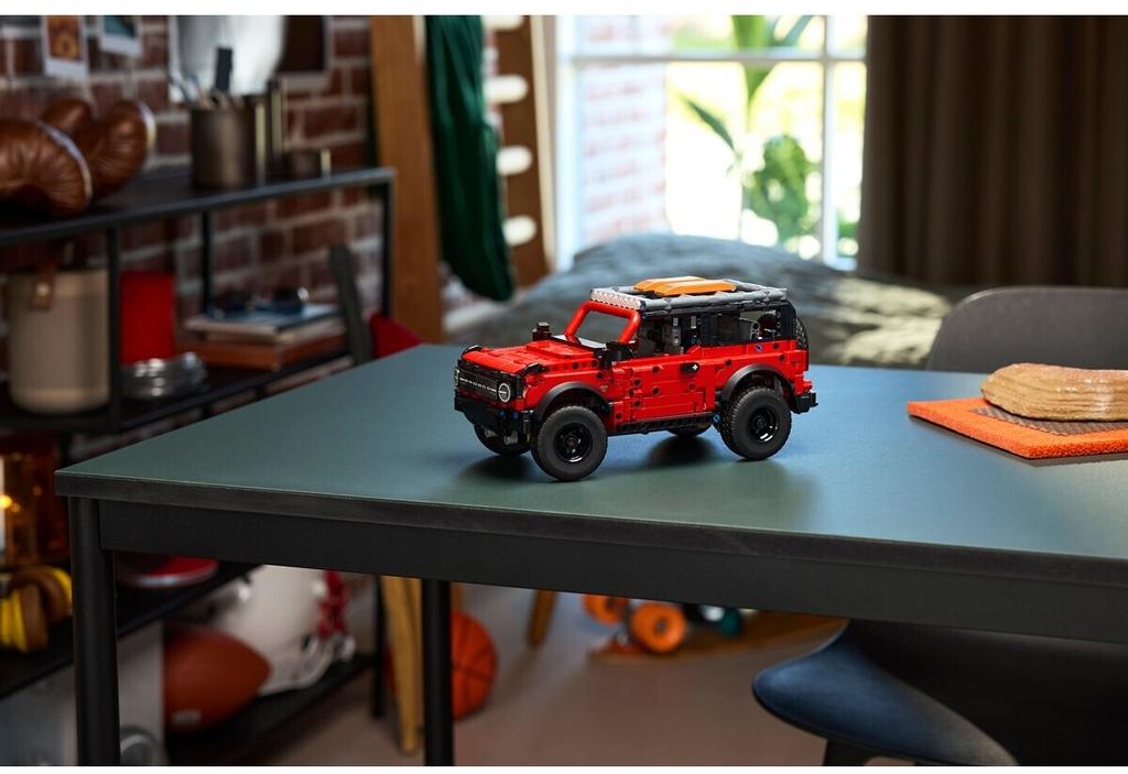 LEGO конструктор Technic – Ford Bronco Offroader (42213)