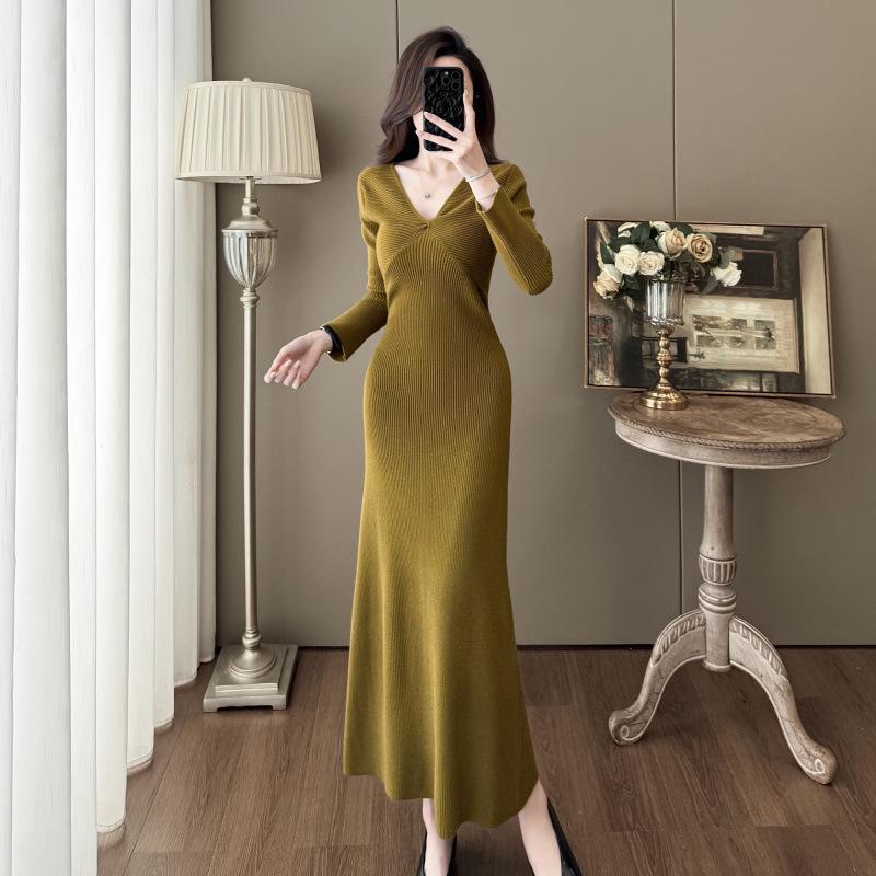 

Elegant Slim Fit V-Neck Knitted Dress with Coat: Women s Autumn/Winter Long Sweater Hip Wrap Skirt Medium зелёный