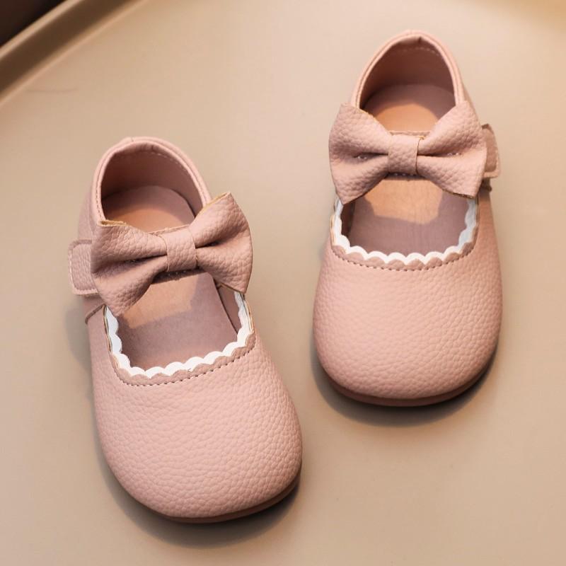 

Girls leather shoes 2025 summer new soft-soled bow children s princess shoes Velcro medium and small children s baby single shoes 21-25 yards, 5 pairs in one hand розовый