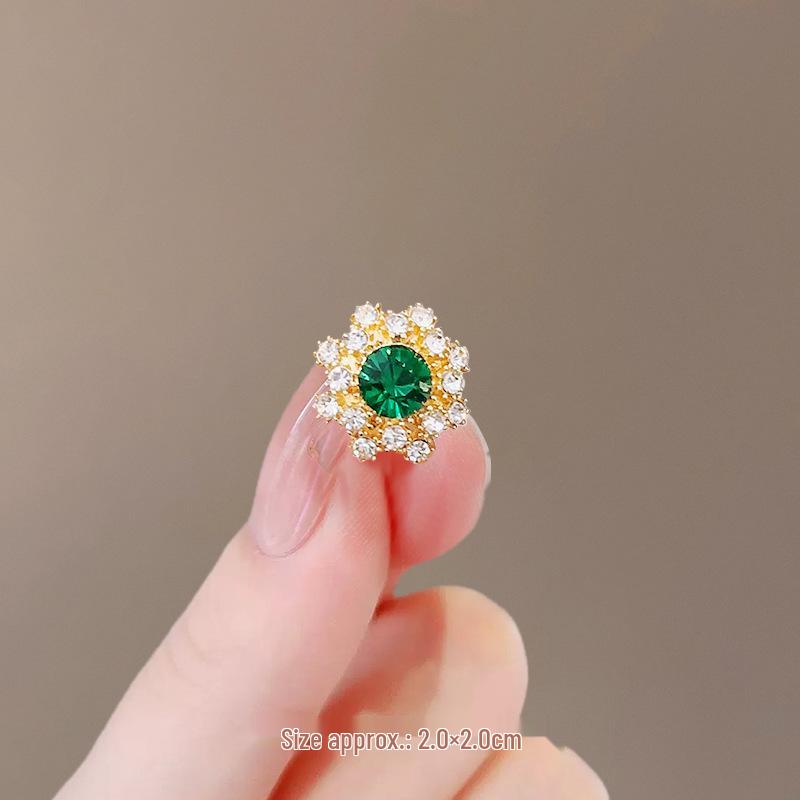 Elegant Emerald Anti-Exposure Brooch - High-End Pin and Versatile Corsage for Women