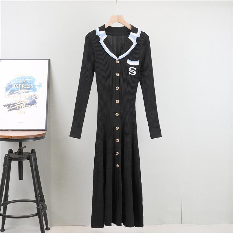 Autumn Elegant Slim Knitted Long Dress Women's Letter Single Breasted Long Sleeved Designer Vintage Dresses Winter Sweater