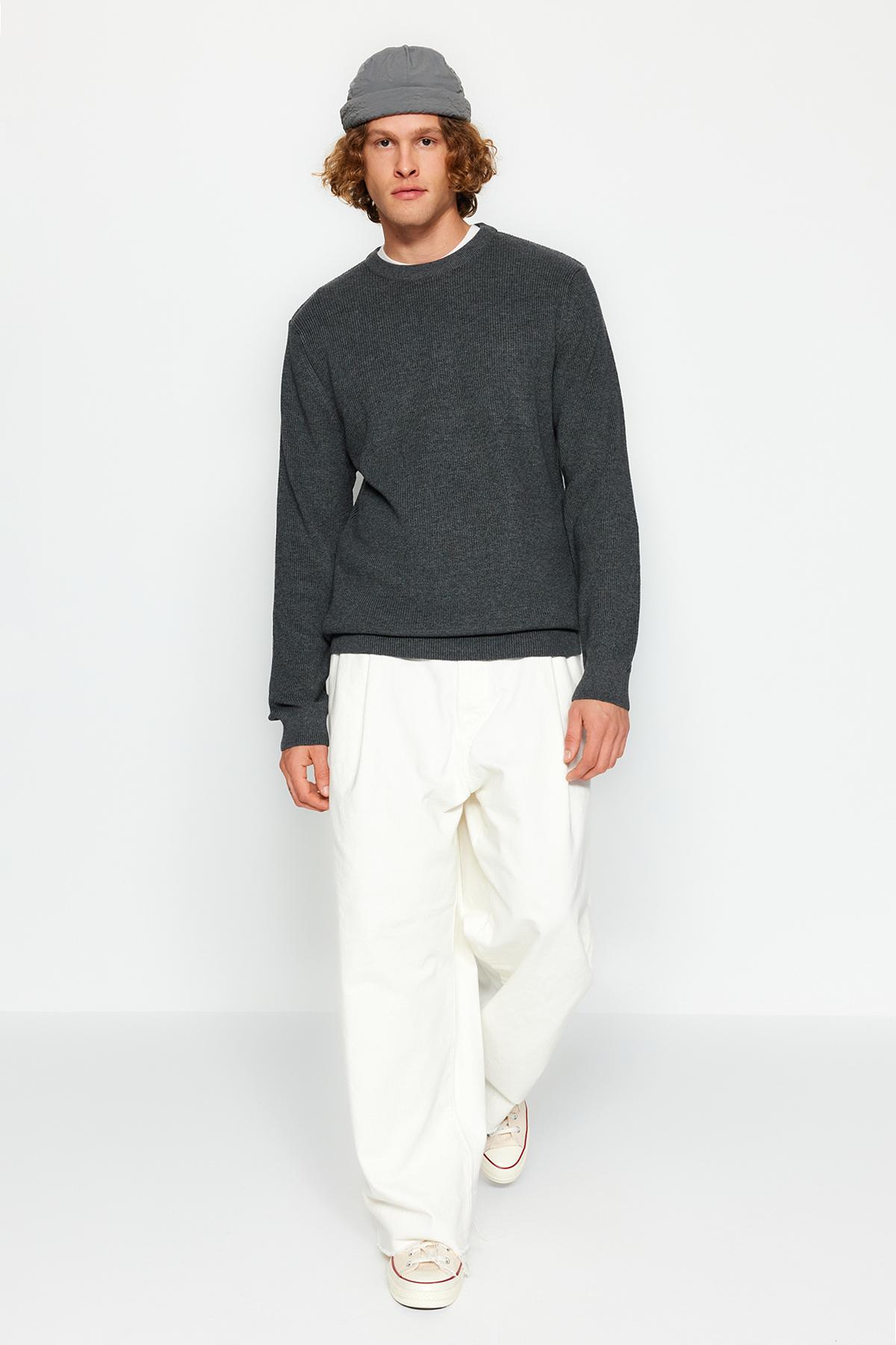 

Серый мужской классический трикотажный свитер с круглым вырезом Thessaloniki...