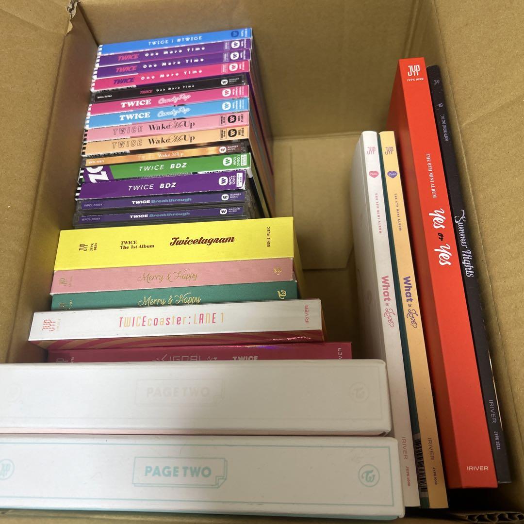 

[USED] TWICE Album Set