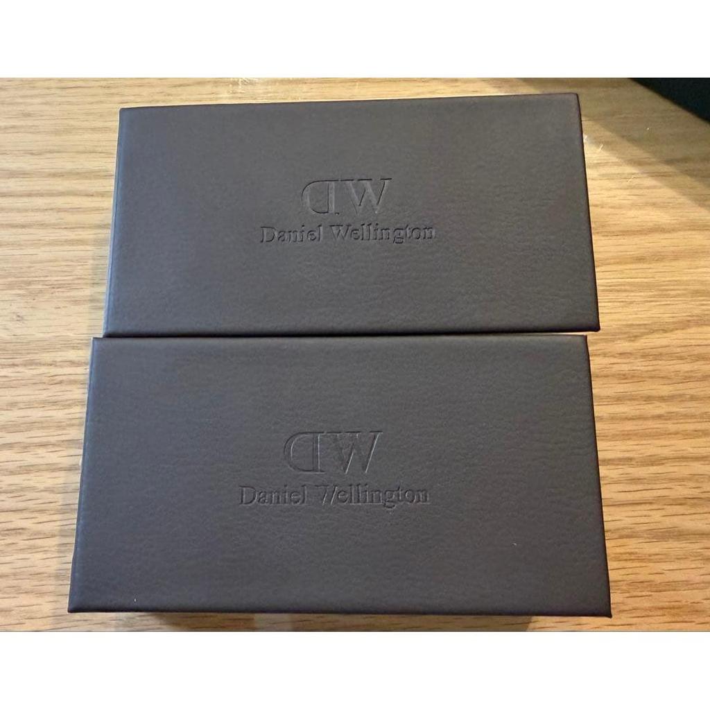 Used Daniel Wellington watch, pair watch