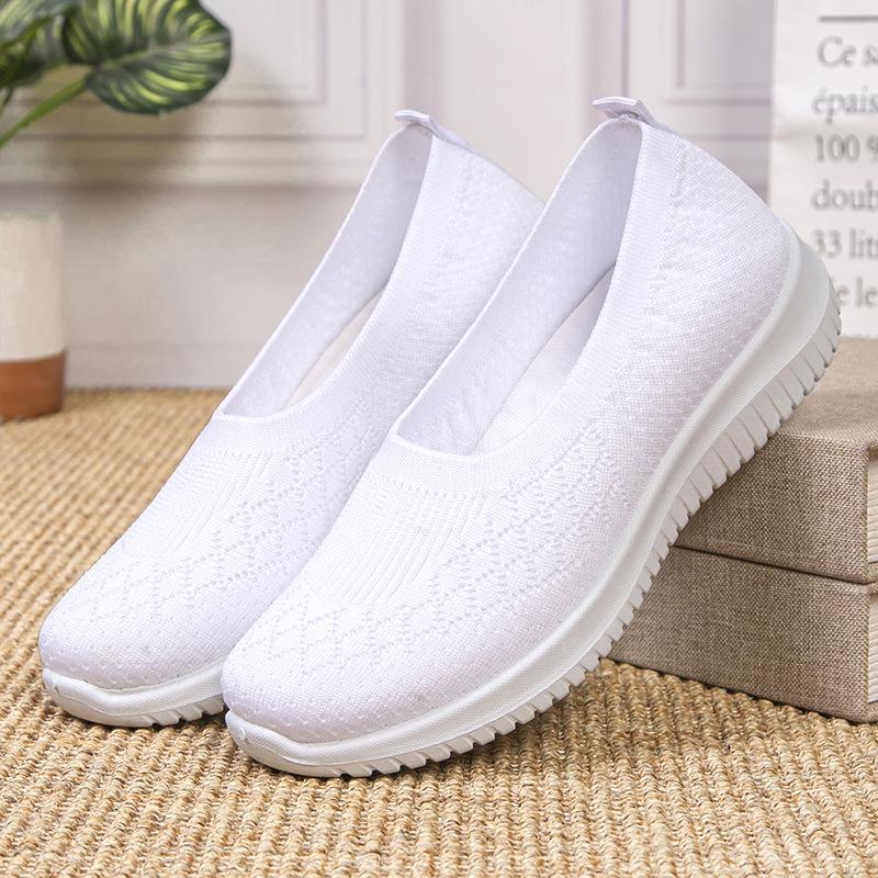 Mom shoes women's new cloth shoes soft sole comfortable elderly casual sports shoes large size women's shoes