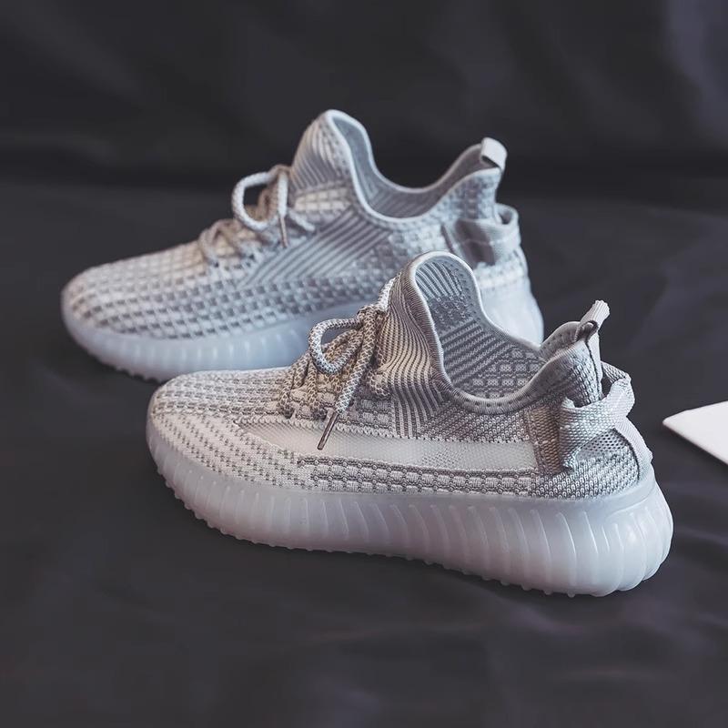 Sapatos tricotados voadores sapatos masculinos e femininos 2025 novos respiráveis estudante versão coreana moda sapatos esportivos casuais respiráveis para corrida fitness