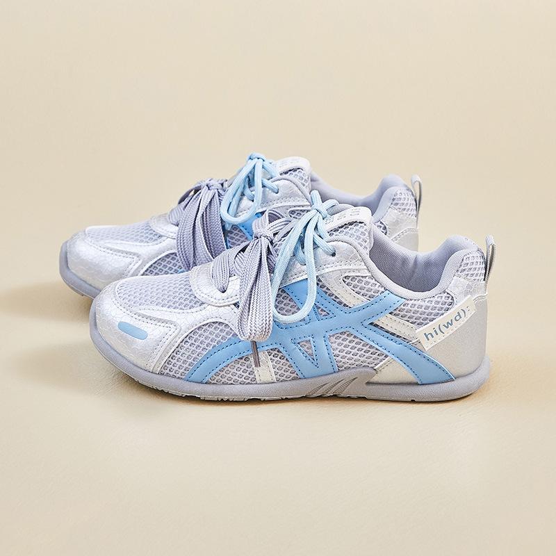 

The New Breathable Shoes Are Designed for Students Casual Height Increase 35 синій