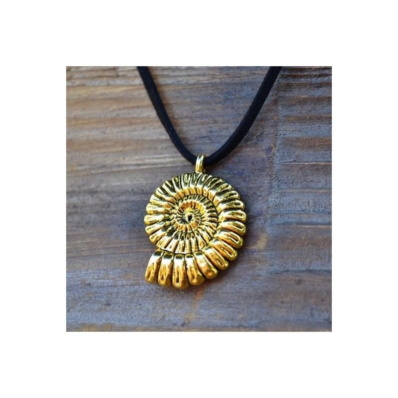 Ocean Shell Charm Necklace With Alloy Pendant For Fashion Women And Men