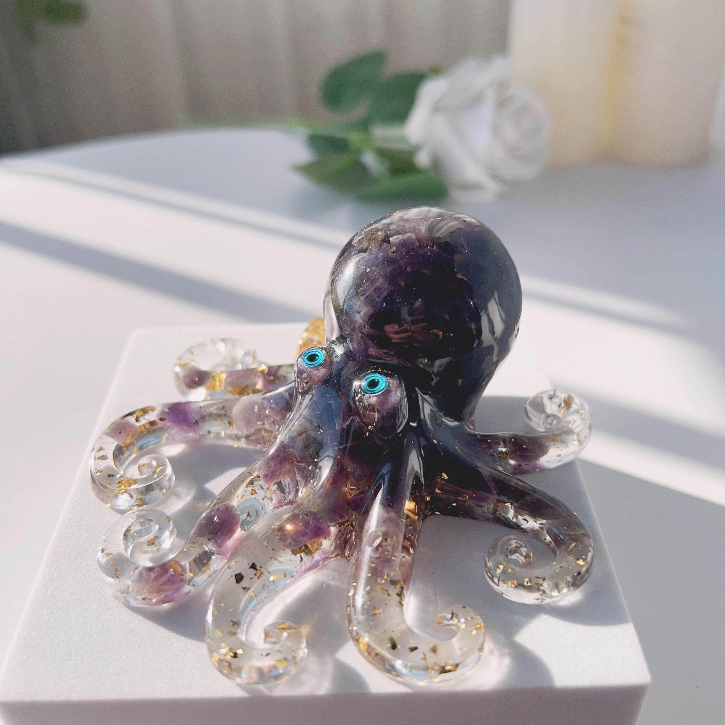 

A Cute Crystal Octopus,a Decorative Gift Shaped Like An Octopus Made of Crystal Resin, Perfect for Adding A Touch of Ocean Magic To Your Holiday Decor 1pc