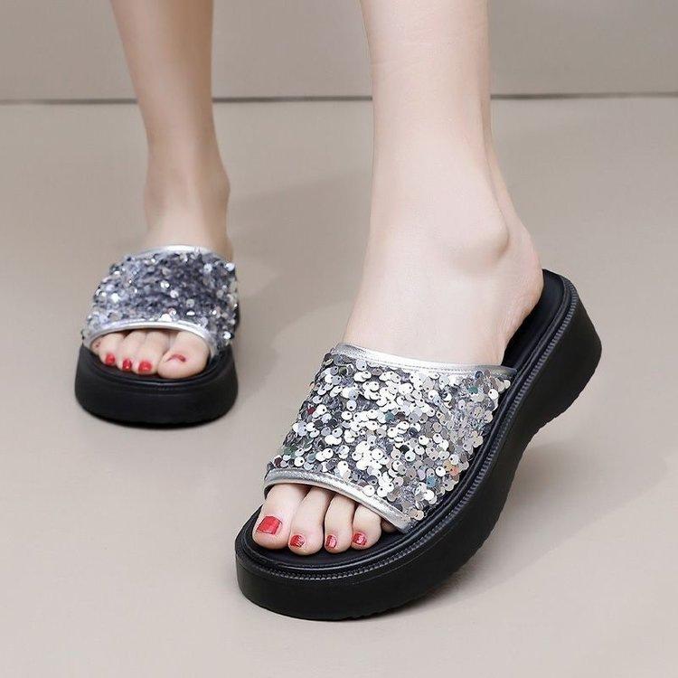 Summer platform slippers women's 2025 new cool slippers women's muffin sequins wear beach fashion word sandals
