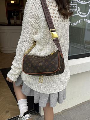 Elegant Urban Vintage Handbags: Timeless Symbols & Luxurious Details