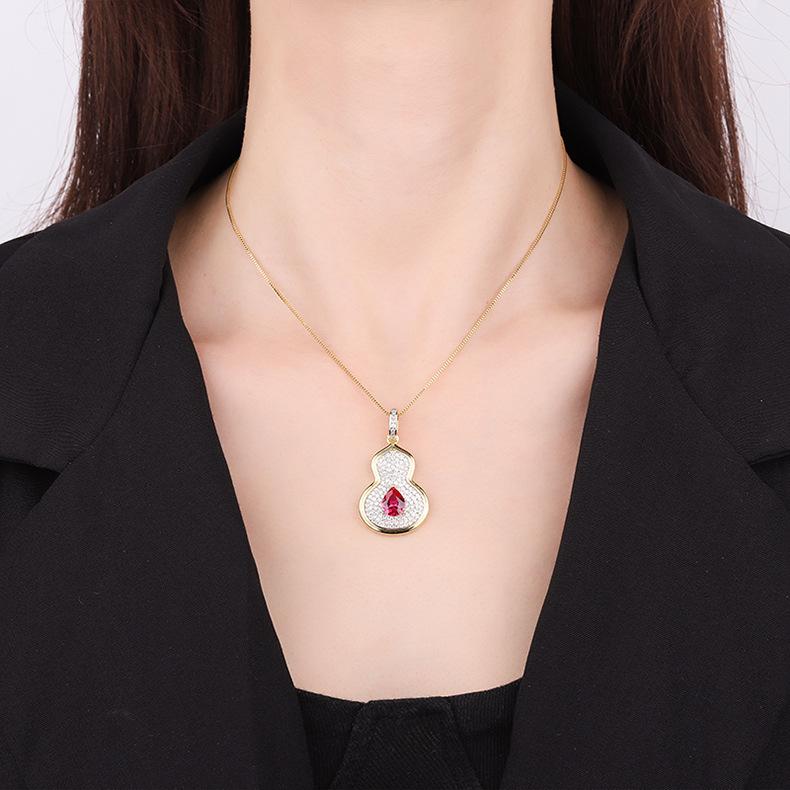 Fashionable Retro Color Treasure Necklace Gourd Pendant Inlaid With Zircon Emerald Collarbone Chain Women's Jewelry High-end