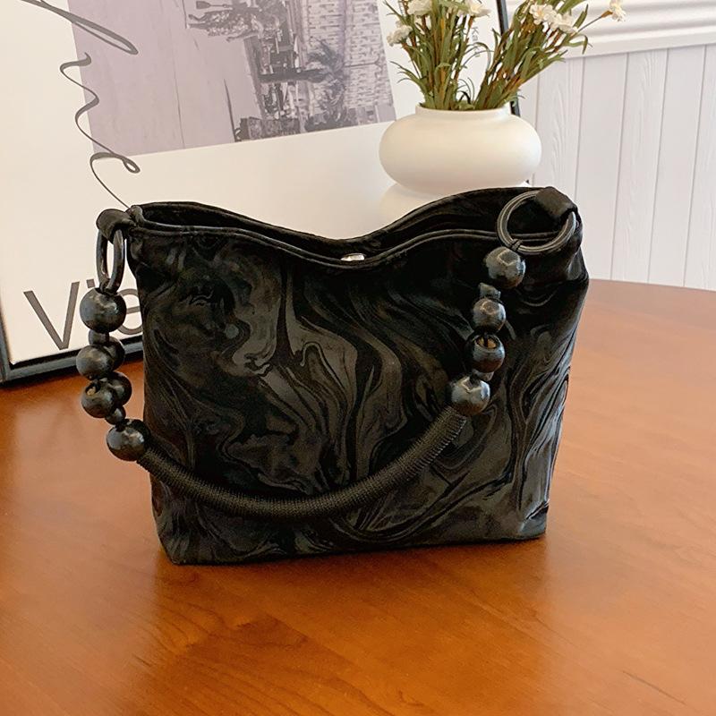 

Korean version of fashion underarm bag women s bag simple messenger bag women s 2024 summer new fashion simple casual shoulder bag чёрный