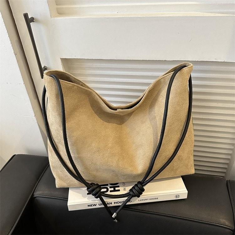 

Fashionable Black Canvas Handbag For Women Featuring Simple Design And Versatile Use хаки