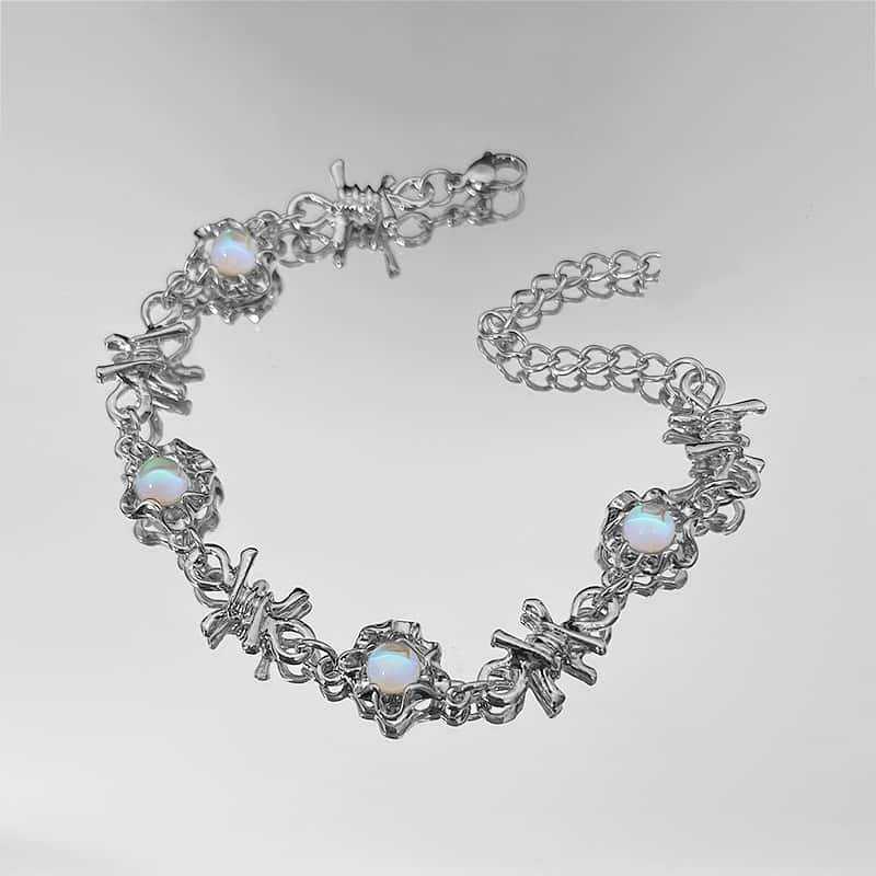 Moonstone Thorns Chain Necklace For Women With Geometric Design And Lockbone Style Perfect For Party Wear