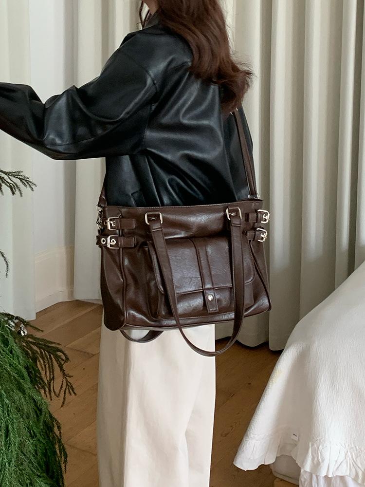 Rivet Women's Totes Large Capacity High Quality PU Leather Ladies Shoulder Messenger Bags Femme Commuting Ladies Big Handbag