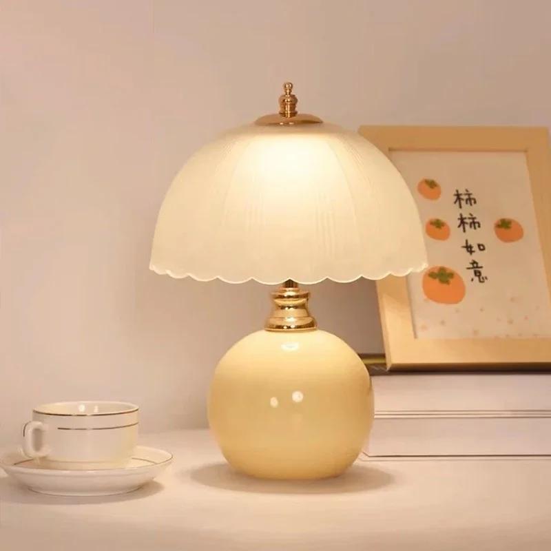 Classic Flower Bud Table Lamp Modern Art Table Lamp Bedroom Bedside Lamp Decorative Table Lamp Flower Bud Desk Lamps Night Light