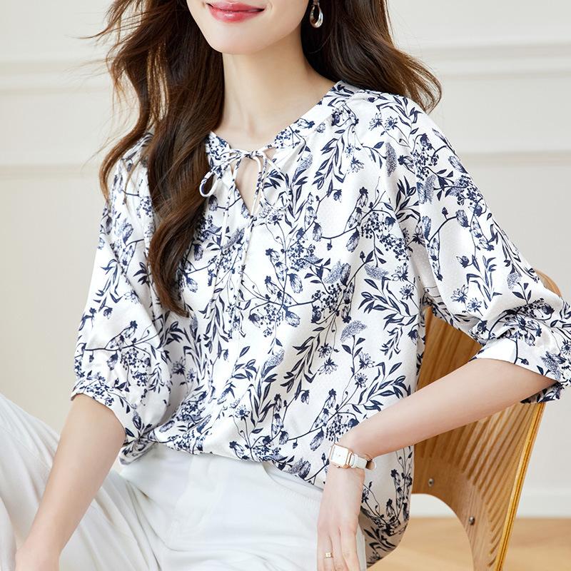 New Chinese Blue and White Porcelain Printed Shirt for Summer New V-neck Lace-up Top