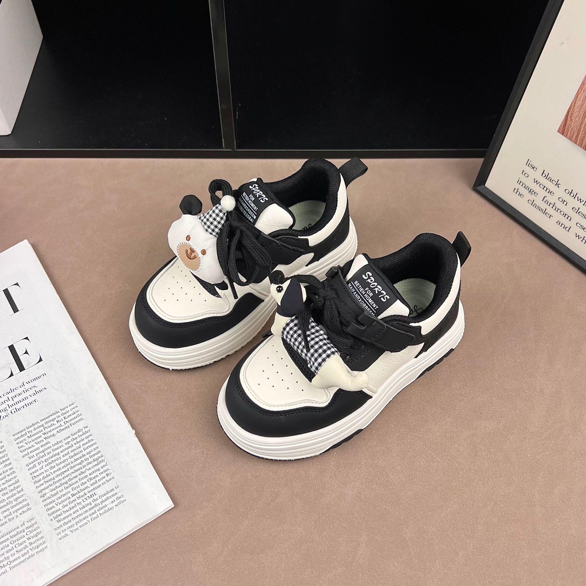 

Kids Red Cartoon Lightweight Sports Shoes - Unisex Fashion for Spring/Autumn Holidays 26 чорний/бежевий