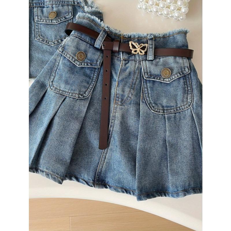 A Cute Two-Piece Set for Girls Featuring A Denim Vest and A Pleated Skirt  for Outdoor