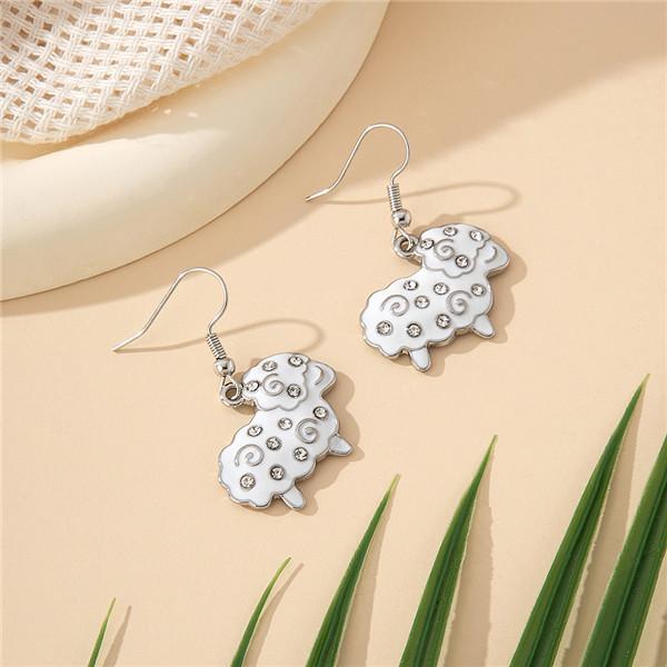 

White sheep diamond design earrings, earrings, creative fashion, exquisite and elegant alloy material