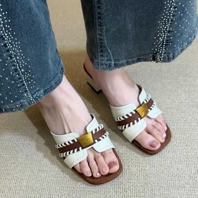 French high-end square head woven thick heel cool slippers women's summer leather metal buckle open toe wear one-word cool slippers