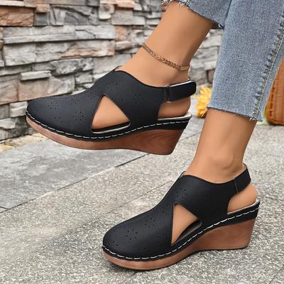 Buty Codzienne, Sandały, Nowy Styl z Dziurkowaną i Oddychającą Platformą na Obcasie, Buty z Paskiem z Przodu