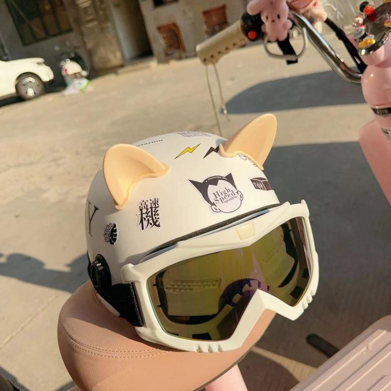 Electric Motorcycle Men's Ski Riding Four Seasons Universal Helmet Helmets