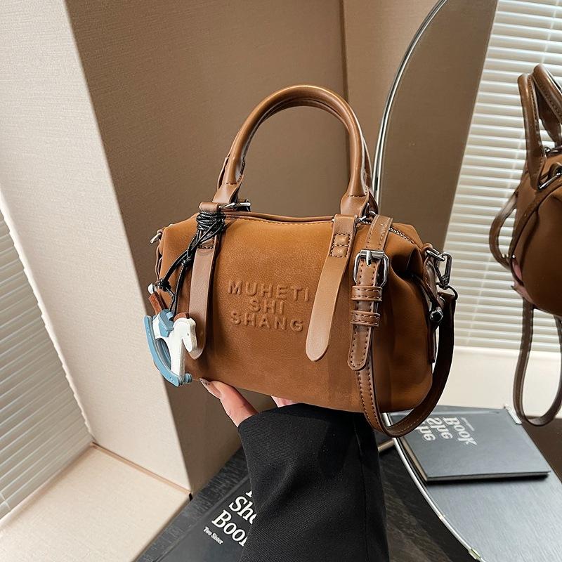 Vintage matte bag women's 2025 new commuter versatile messenger bag premium sense portable Boston bag pillow bag