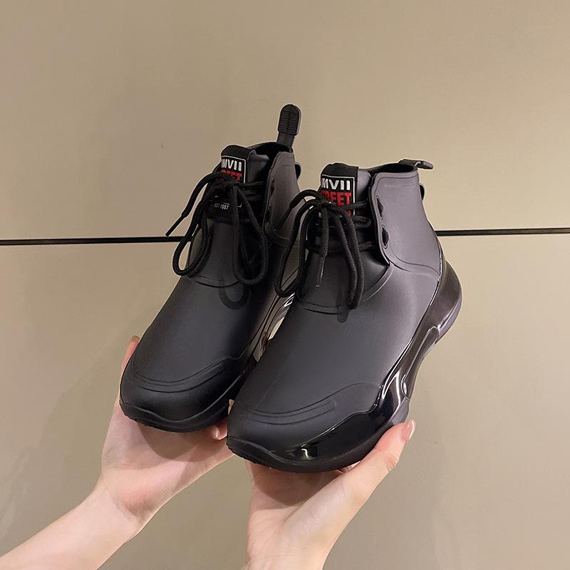 

New short tube men s and women s rain shoes, mountain climbing rainforest hiking non-slip waterproof shoes, comfortable sports couple rain boots 36