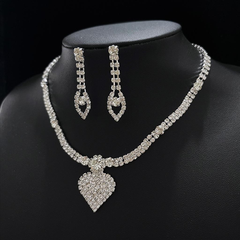 Wisiorek z kryształkami w kształcie serca Naszyjnik na obojczyk Kolczyki Panna Młoda Wszechstronny Temperament Zestaw naszyjnika na obojczyk