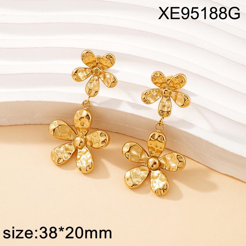 Women's Titanium Steel Gold-Plated Flower Stud Earrings - Rust-Proof, Fashionable, High-End Pendant Jewelry, Light Luxury Feel, 2025 Collection.