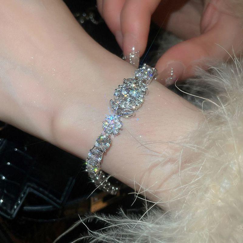 Bracciale Geometrico in Zirconi di Lusso Raffinato: Design Colorato e Versatile
