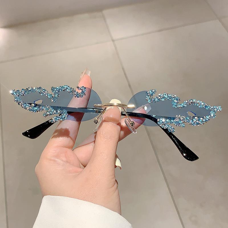 Vintage Punk Luxury Brand Designer Diamond Flame Fire Sunglasses Women Sun Glasses For Men Uv400 Rimless Crystal Metal Shades
