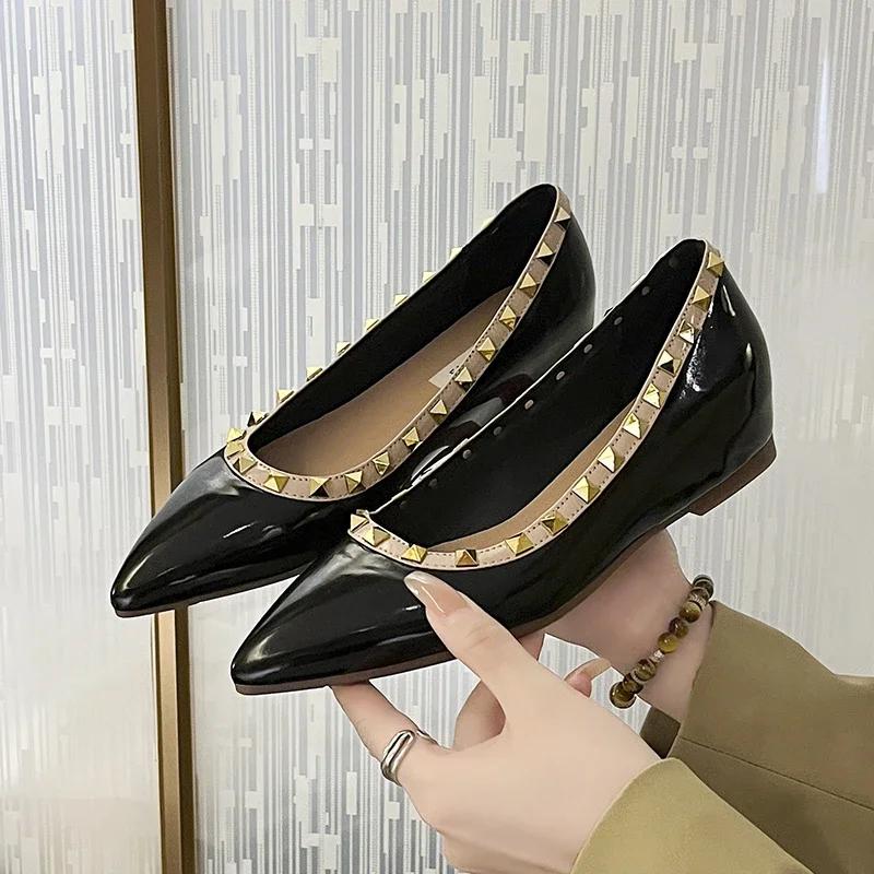 Moda 2024Scarpe da Sfilata alla Moda Quotidiana Stili Britannici Americani per Donna con Patchwork Borchiato Pelle Verniciata & Ballerine Opache