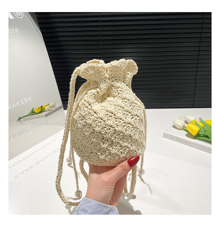 

2025 This year s popular niche straw woven diamond bucket tote bag casual simple high-end messenger bag