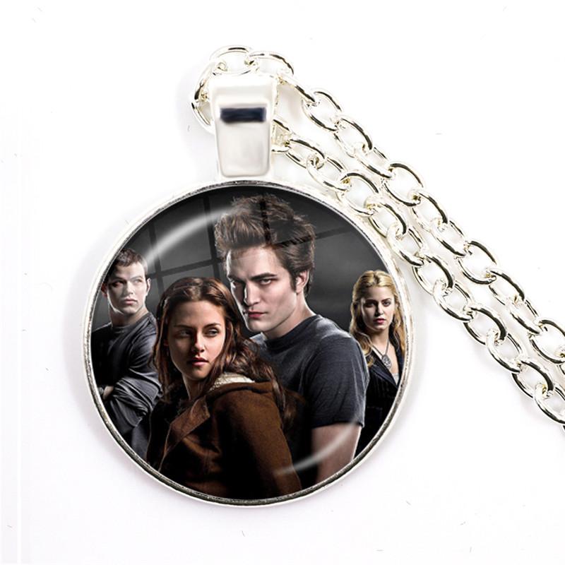 Nieuwe Twilight Film Bella Edward Jacob Renesmee Karakter Glazen Cabochon Hanger Ketting Handgemaakte Sieraden Kettingen