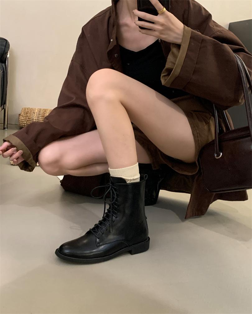 Платформа ботинки мартинсы 2025 новые жареные уличные толстый каблук средний каблук ботинки женские шнуровка платформа увеличение роста британский стиль рыцарские ботинки 35