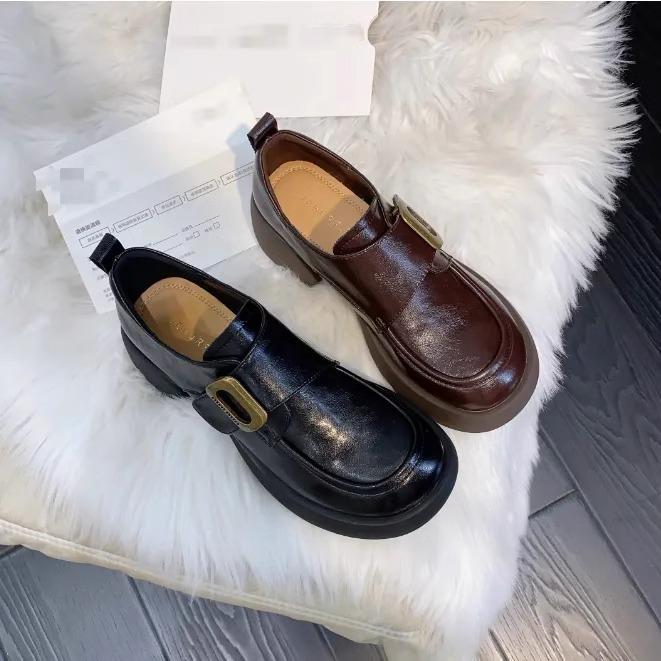 Unterstützen Sie 2025 Herbst Klett-Loafer erhöhte Plattform Britischer Stil dicker Absatz kleine Lederschuhe