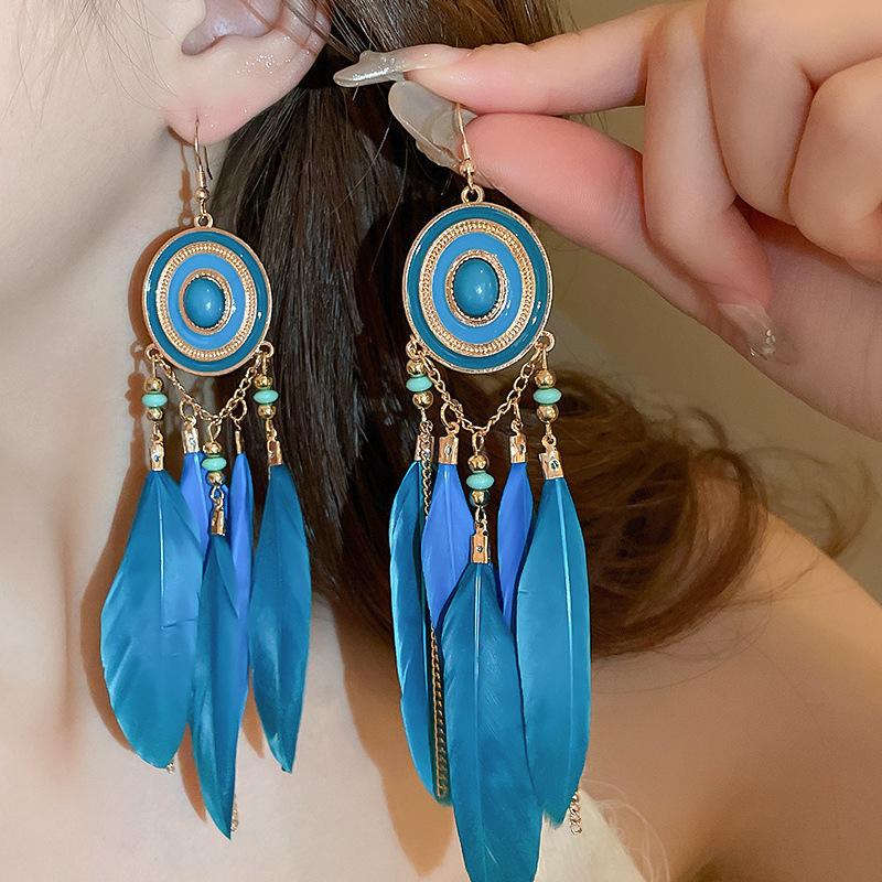 Boho náušnice s třásněmi z peří: Unikátní tkané dlouhé visací doplňky pro ženy