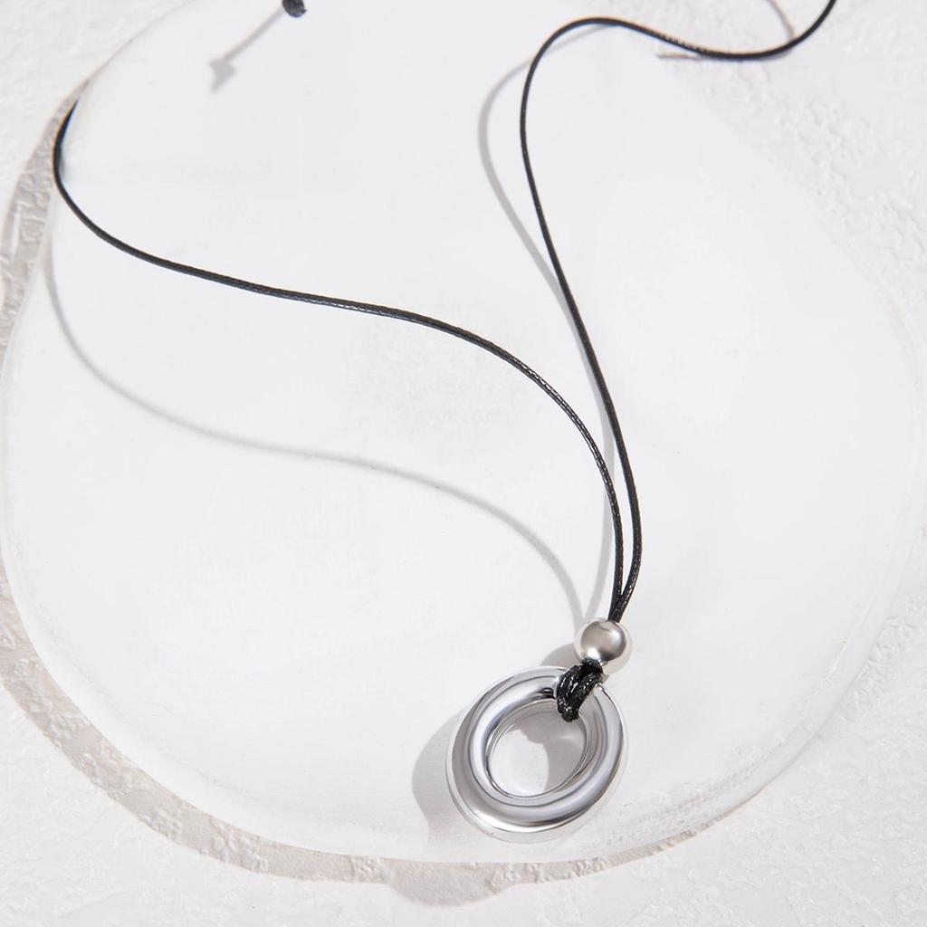 Simple and Fashionable Geometric Ring Pendant Necklace, Women's Jewelry, Personalized and Versatile Necklace