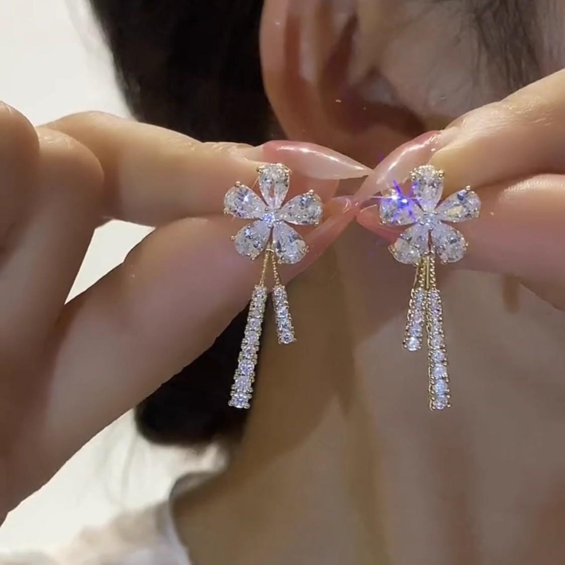 Zirconia Flower Crystal Dangle Earrings: Fashionable Luxury Korean Design with Silver Needle