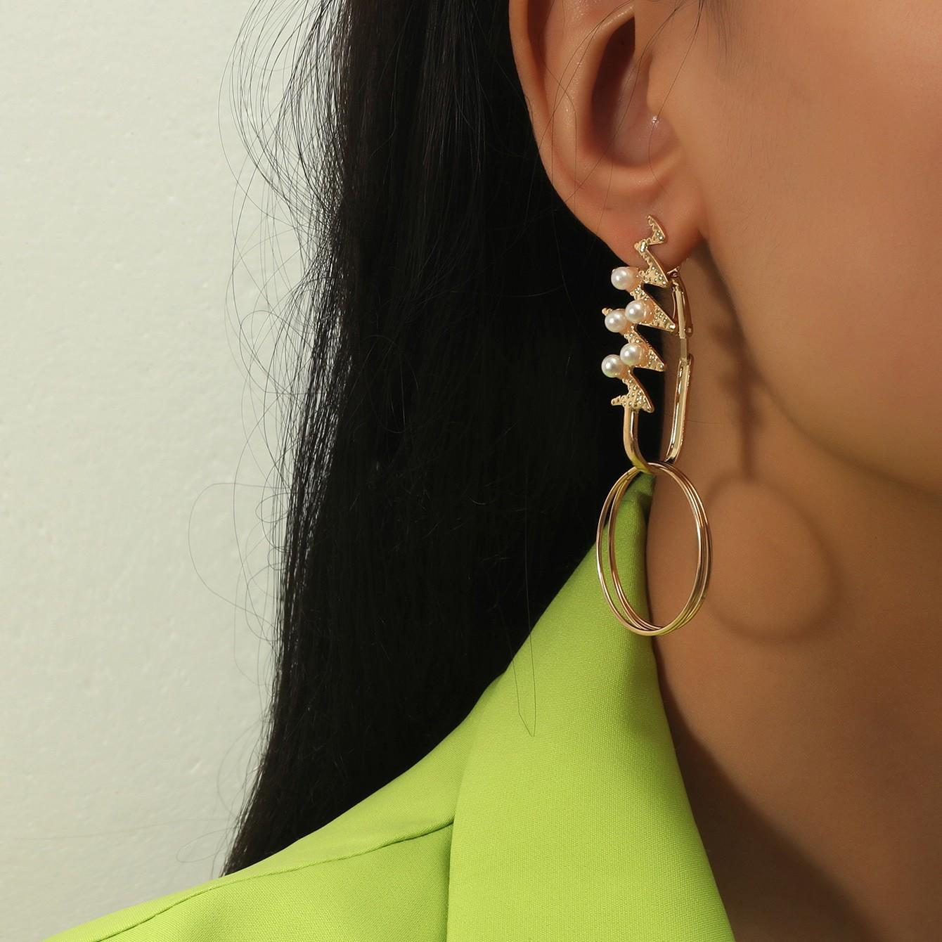 

Модные серьги-подвески для женщин золотой