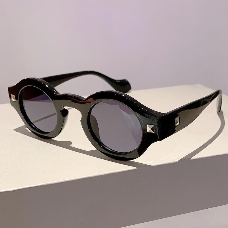 

Small Frame Fashion Vintage Round Sunglasses Women For Men 2024 Luxury Brand Designer Sun Glasses Steampunk Popular Rivet Shades
