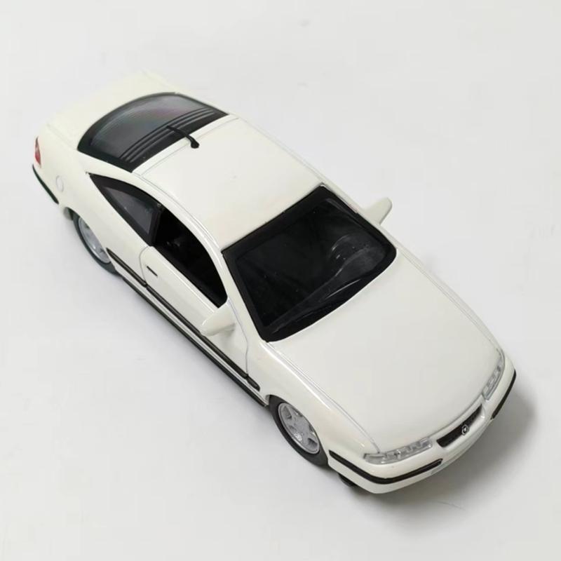 Delprado 1:43 Scale 1995 Opel New Alloy Die-casting Vehicle Model Without Packaging Collectible Gift Toy Car Model