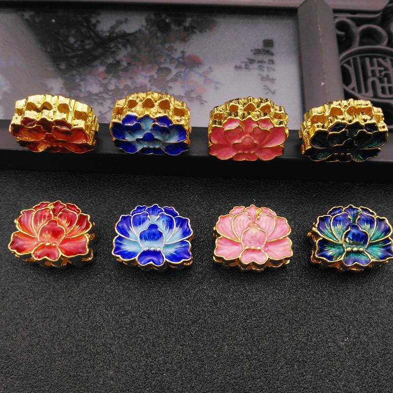 Mărgele Cloisonné din Cupru Placat cu Aur în Formă de Lotus: Email față-verso, cu mai multe găuri pentru brățări și coliere DIY.