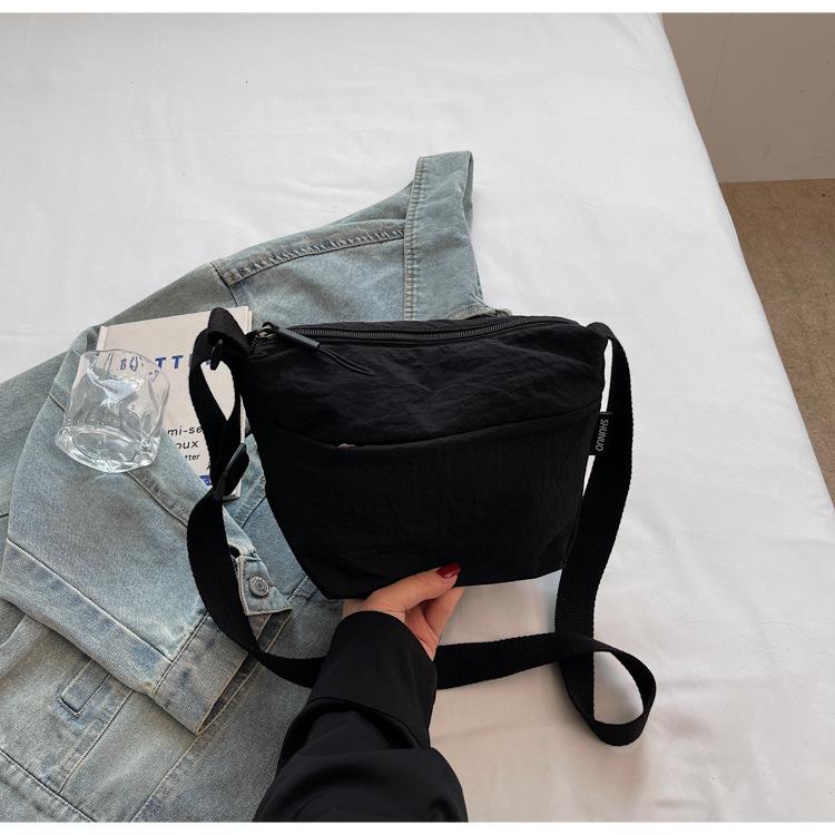 2025 новая простая и легкая холщовая сумка-пельмень корейская версия модная однотонная сумка кроссбоди нишевая популярная женская сумка на одно плечо
