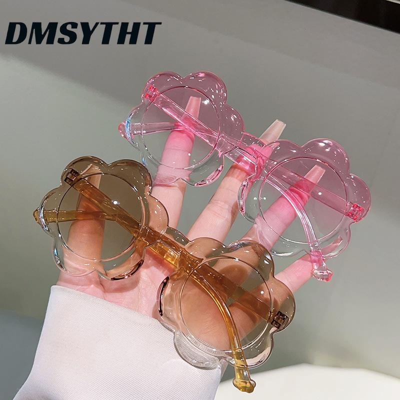 Six Petals Little Flower One-Piece Frame Sunscreen Sunglasses Men Women Fashion Gradient Multi-color Cute Party Decor Eyeglasses