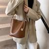 2025 Autumn and Winter New Fashion Trend Versatile Large Capacity Tote Bag Bucket Bag Women's Shoulder Bag