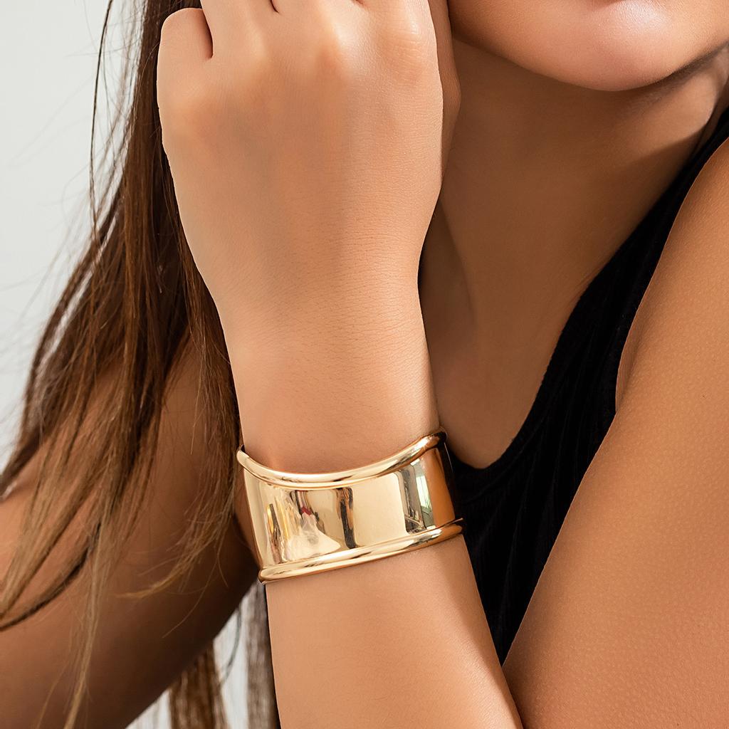 Hip-Hop Style Simple Smooth Irregular Bracelet Female, Personalized Metal Geometric V-Shaped Bracelet